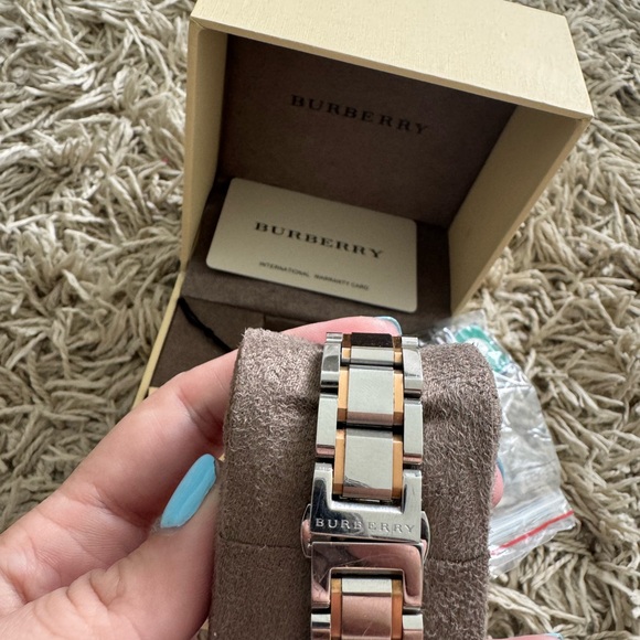 Burberry watch - Picture 3 of 7